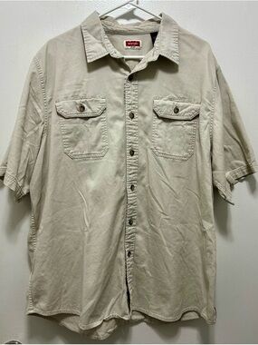 Wrangler Short Sleeve Button-Down Shirt in Light Tan